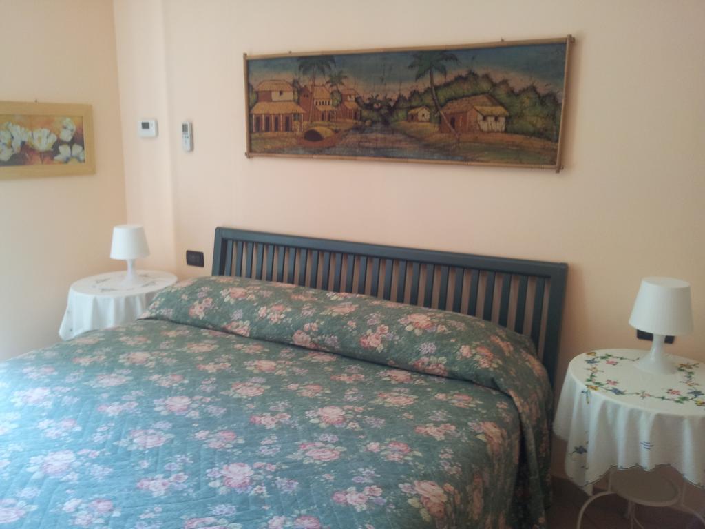 I Tecci Panzió Quiliano Szoba fotó